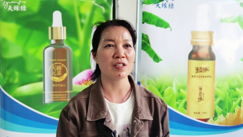 市民農(nóng)女士接受記者采訪-卓越 攝.jpg